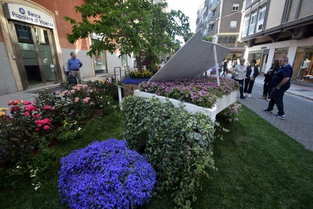 Bari, in pieno centro fioriscono giardini da fiaba