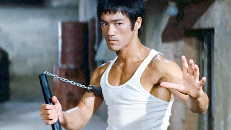 Santa Rita, con i bastoni alla Bruce Lee contro il taser della polizia: stordito e arrestato