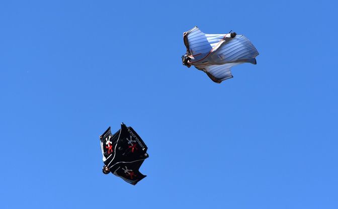 L'uomo scoiattolo: adrenalina estrema da wingsuit