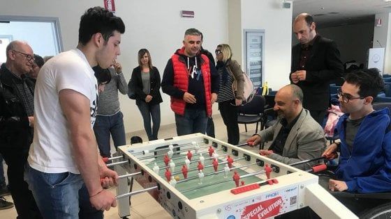 Potenza, all'ospedale San Carlo il calcio balilla è terapia