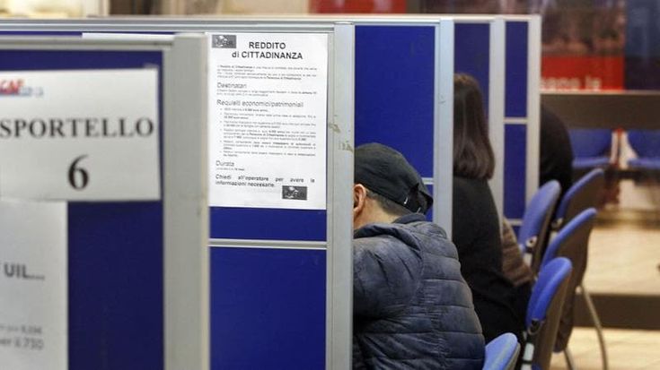 Finti disoccupati, divorzi inscenati: le truffe sul Reddito di cittadinanza sono costate 82 milioni