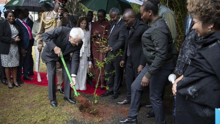 Mattarella a Nairobi sull'emergenza climatica: "Non si fugga dalla realtà, non c'è più tempo"