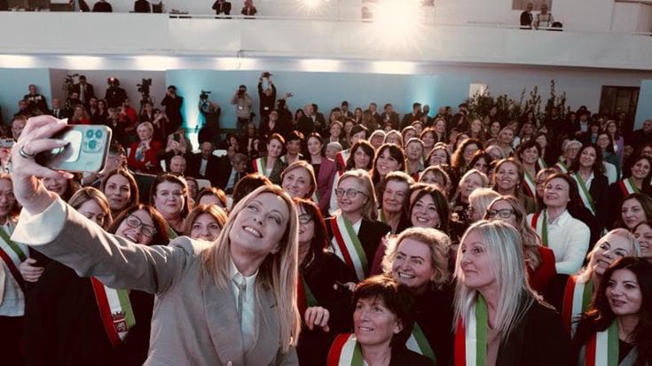 Meloni all’evento sul voto alle donne boccia le quote rosa