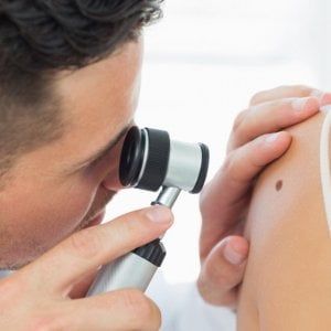 Torino: curò il cancro senza farmaci, verdetto lontano per il medico