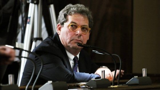 Regione, Miccichè all'Eni: "Benzina gratis ai siciliani oppure via dalla Sicilia"