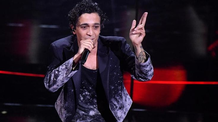 Tananai sabato in concerto alla Reggia di Caserta. “Gran finale del mio tour”