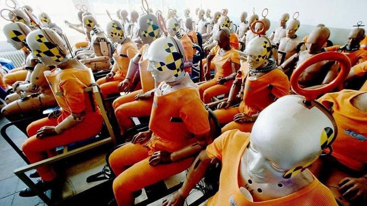 Allarme crash test: “I manichini non riescono a salvare le donne in auto". Ecco perché