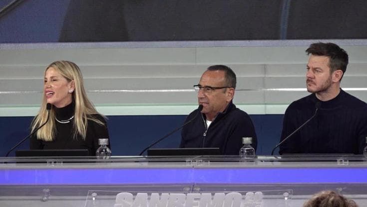 Sanremo, la domanda sulle formiche e la perplessità di Carlo Conti