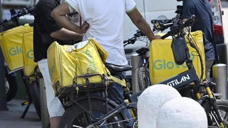 Bari, l'inferno dei rider al lavoro anche con 40 gradi: “Zero incentivi e non possiamo fermarci”
