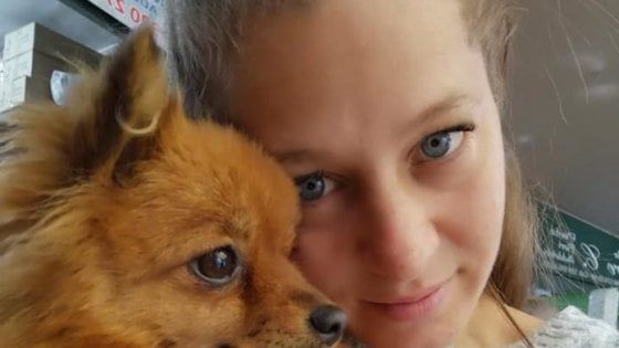 Cagnolina scomparsa nel cimitero di Bari, la fioraia Magda offre mille euro a chi le riporterà Regina: 'Mi manca'