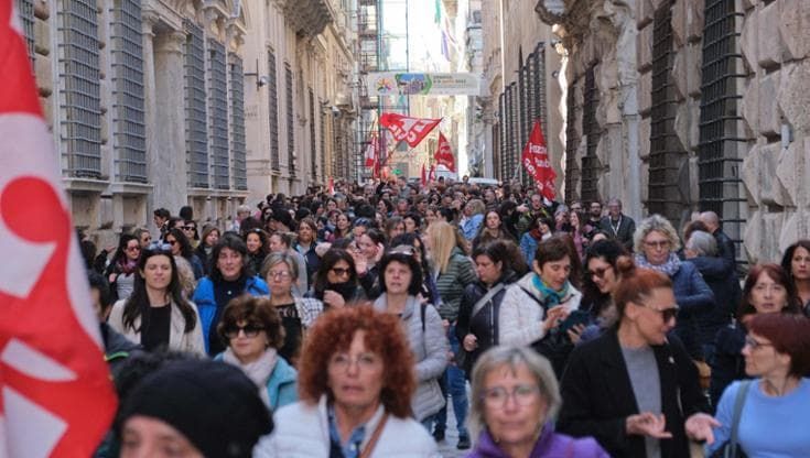 Tursi, torna la protesta dei comunali: in mille a contestare il piano assunzioni della giunta