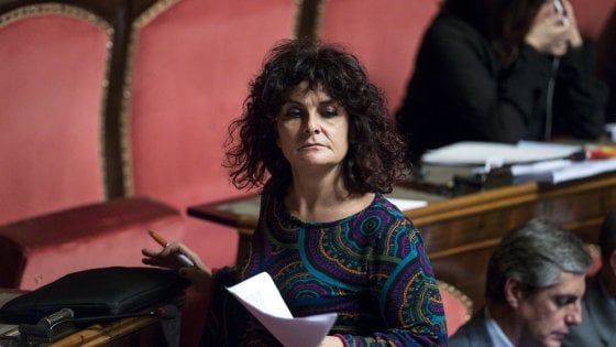 M5s, Paola Nugnes se ne va. Di Maio: "Si dimetta". E la senatrice: "È lui che deve lasciare"