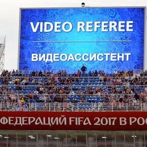 Var, Ifab: "Bene ma servono dei ritocchi". E la Fifa attacca il Real
