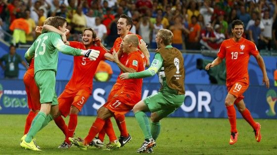 Olanda-Costarica 4-3 ai rigori: il portiere Krul entra al 120' e regala la semifinale con l'Argentina