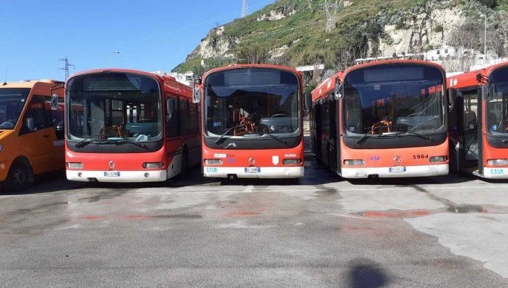 I bus Ctp si fermano, lavoratori  senza stipendi in protesta