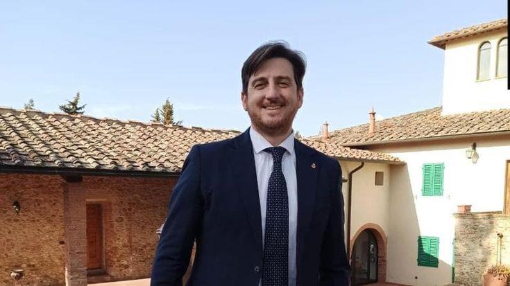 Furto dentro la sua auto, il sindaco di San Casciano insegue e blocca il ladro