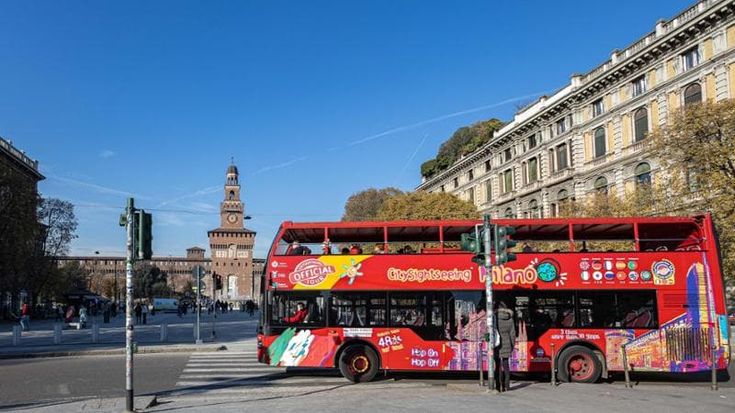 A Milano arriva lo sfratto ai pullman dei turisti parcheggiati nel centro storico