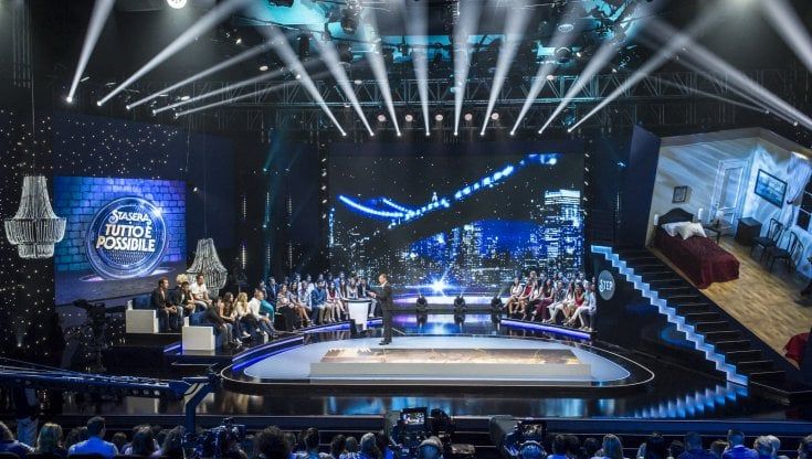 Amadeus, pensando a Sanremo 2024: si parte dalla nuova scenografia