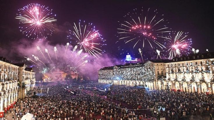 San Giovanni, ritardi e polemiche sui fuochi. Il direttore artistico: "Mi scuso, noi parte lesa"