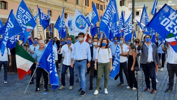 Destra moderata contro sovranisti. Nel sondaggio di Piepoli  il 57% dice sì a un partito alternativo. Rossi: "Siamo pronti"