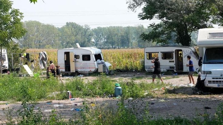 L’infanzia da invisibili per cento bambini rom nei campi: niente scuola nè cure”