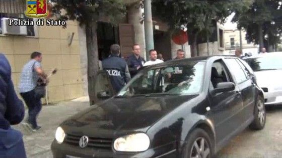 Pulp fiction in masseria, alcol e sale sulle ferite: arrestati in 4 per le torture su due giovani fratelli immigrati