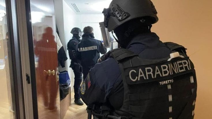 Clan Senese, maxi blitz contro i narcos vicini al boss: 18 arresti
