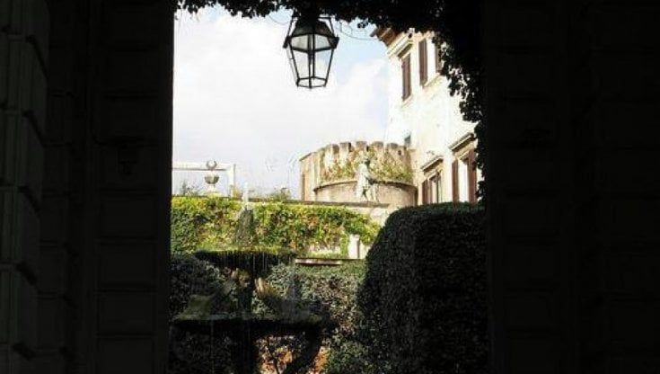 Ecco la nuova casa Mourinho. "Benvenuti a Palazzo Taverna" la dimora storica amata da Madonna e Michael Jackson