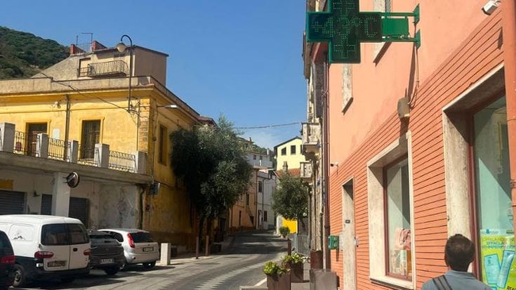 Orani, il paese che vive a 46 gradi. “Strade vuote, asili chiusi, le tubature roventi scoppiano”