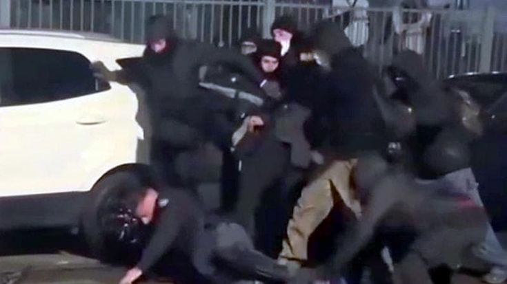 Violenza al corteo di Askatasuna a Torino: oltre cento agenti e decine di manifestanti feriti