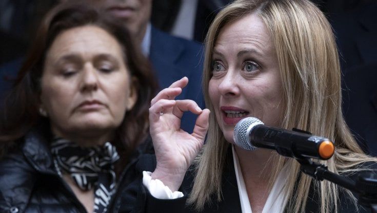 Da "fuori dall'euro" agli "usurai dell'Ue": tutti gli attacchi di Meloni a Bruxelles