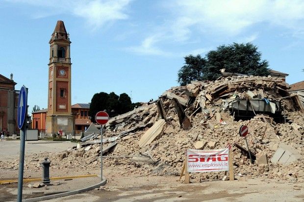 Sisma, demolito il municipio<br />di Sant'Agostino