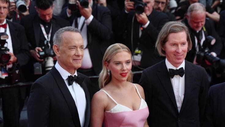 Scarlett Johansson e il cast di Wes Anderson sul red carpet di Cannes