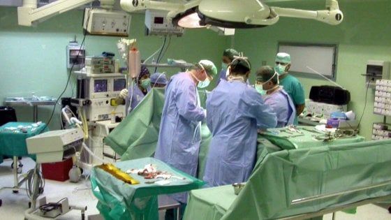Bari, 50enne morta per emorragia dopo l'intervento: condannato a un anno il cardiologo