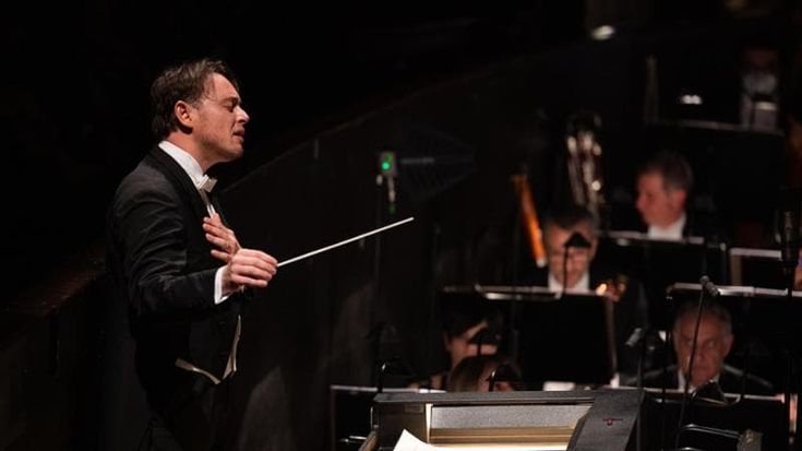 Mariotti, ritorno a casa: “Altri direttori vanno su e giù dai podi come dalle scalette degli aerei”