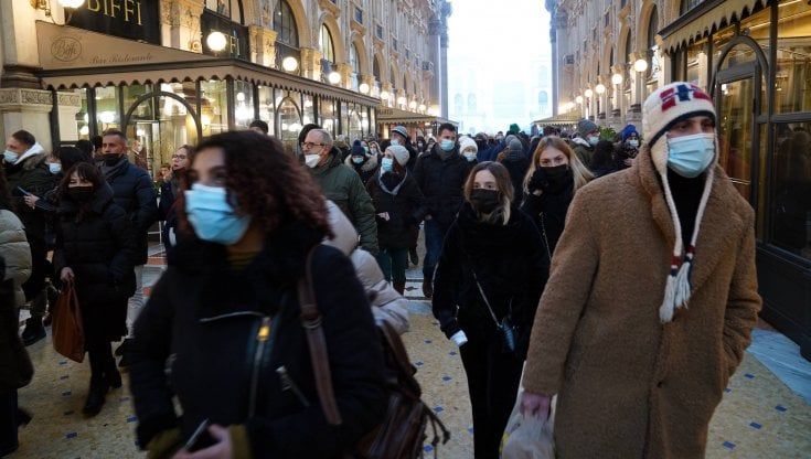 Restrizioni Covid per Natale e Capodanno: le misure allo studio. Da quelle sicure alle meno probabili