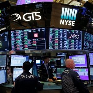 L'accordo Usa-Messico spinge ancora le Borse. Piazza Affari stona, lo spread chiude a 281