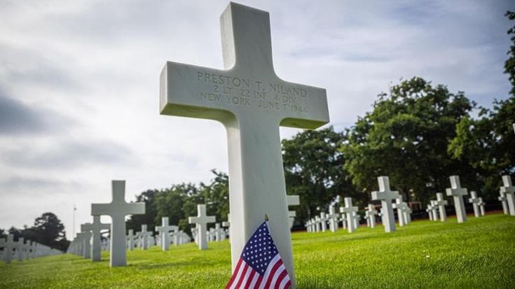 Quattro donne in mezzo a migliaia di soldati: nel cimitero Usa del D-Day le storie che raccontano il ruolo femminile nella Seconda guerra mondiale