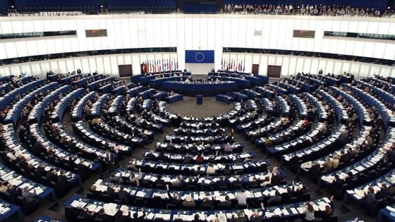 L'Ue verso la fine del roaming, via al maxi taglio delle tariffe
