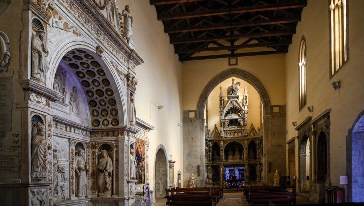 Restauro della chiesa di San Giovanni a Carbonara: "Qui c'è la bellezza, ma non c'è guardiania e nel piazzale tanti rifiuti"