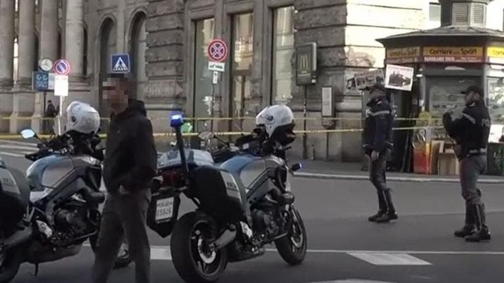 Allarme bomba (poi rientrato) a largo Chigi: trolley abbandonato davanti alla fermata del bus