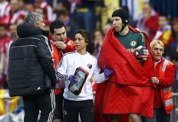 Eva Carneiro, un medico donna tra Mourinho e i giocatori del Chelsea