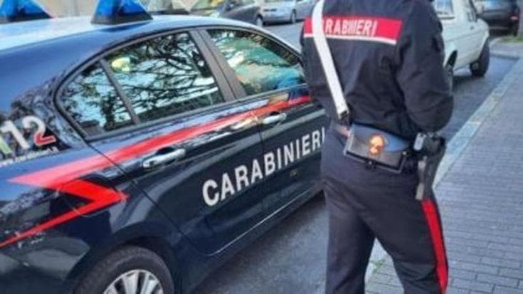 Lecco, accoltellato per una precedenza mancata: grave diciassettenne, fermato aggressore di 27 anni