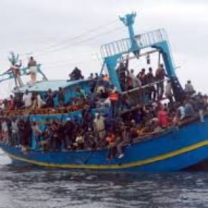 Otto migranti annegati nel mar Egeo dopo l'affondamento di una barca