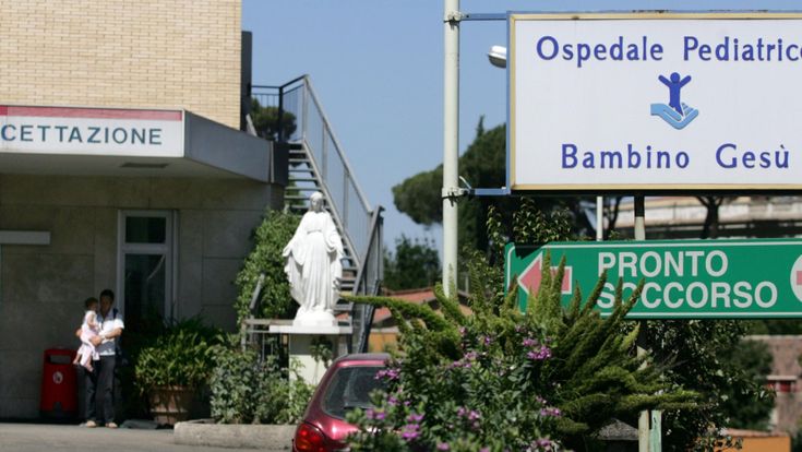 “Pacemaker al contrario”. Muore a due anni. Guerra di perizie tra la famiglia e l’ospedale