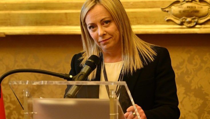 Giorgia Meloni cita Elly Schlein: "Essere donna è un vantaggio, spesso non ti vedono arrivare"