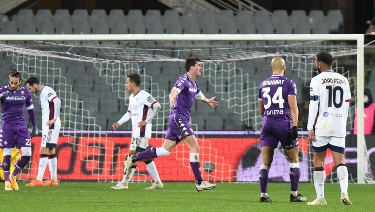 Fiorentina-Cagliari 1-0: Dragowski para un rigore a Joao Pedro, poi decide Vlahovic