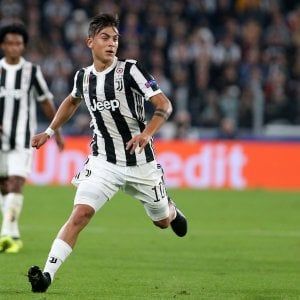 Cara maglietta, Dybala batte Messi e Neymar