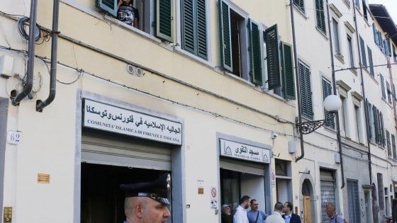 Firenze, incendio al centro islamico: paura nella notte, un ferito 