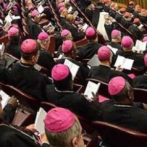 Sinodo dei vescovi: la Chiesa si occupi di convivenze e unioni di fatto